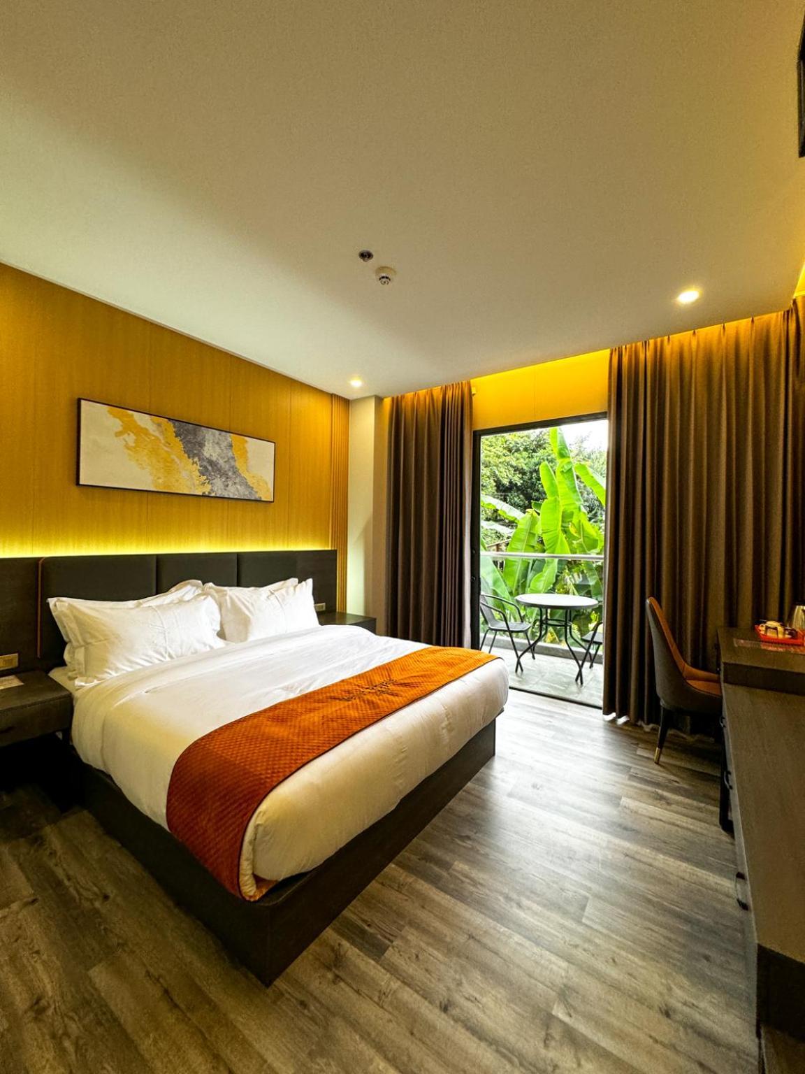 Venus Royale 5* Coron